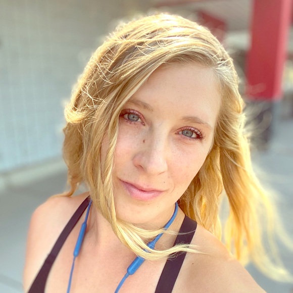 Meet your Posher, Ari - Picture 2 of 2